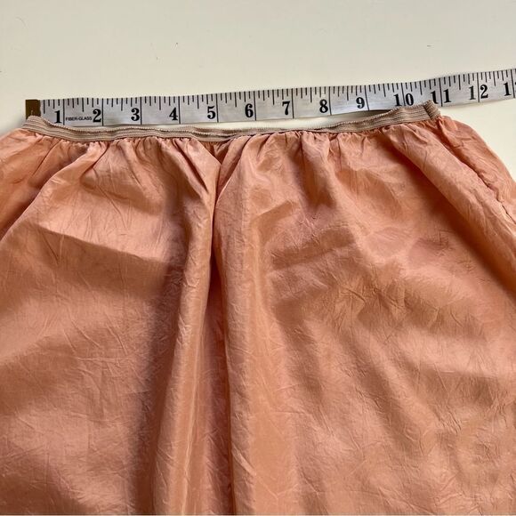 Gorgeous Vintage 1950s Pale Pink Pin Up Scallop Embroidered Half Slip - Picture 5 of 6